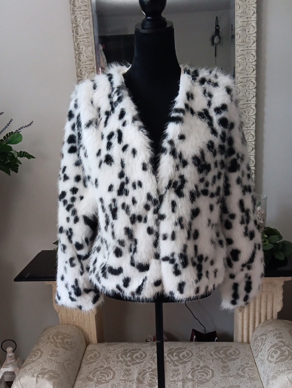 Faux Fur Cropped Dalmatian Print Jacket - White/Black